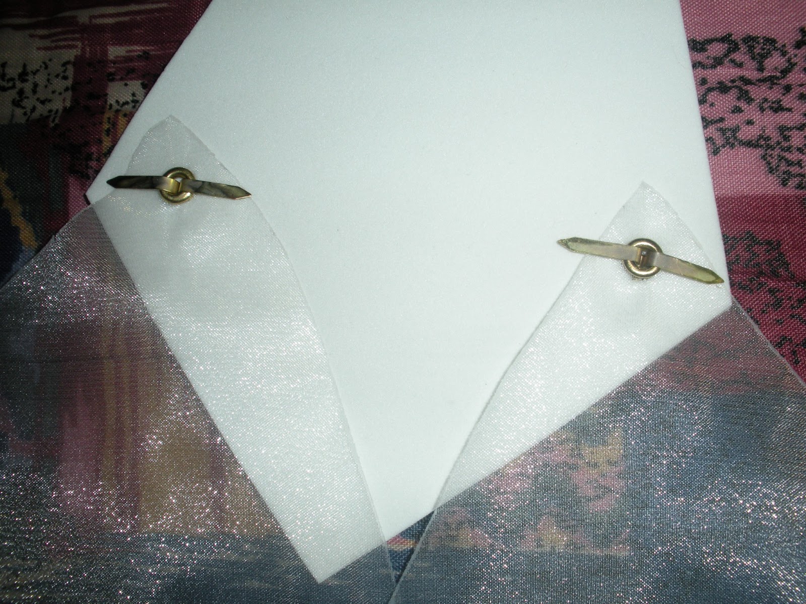 How to attach eyelets with eyelet pliers - Alice in Cosplayland