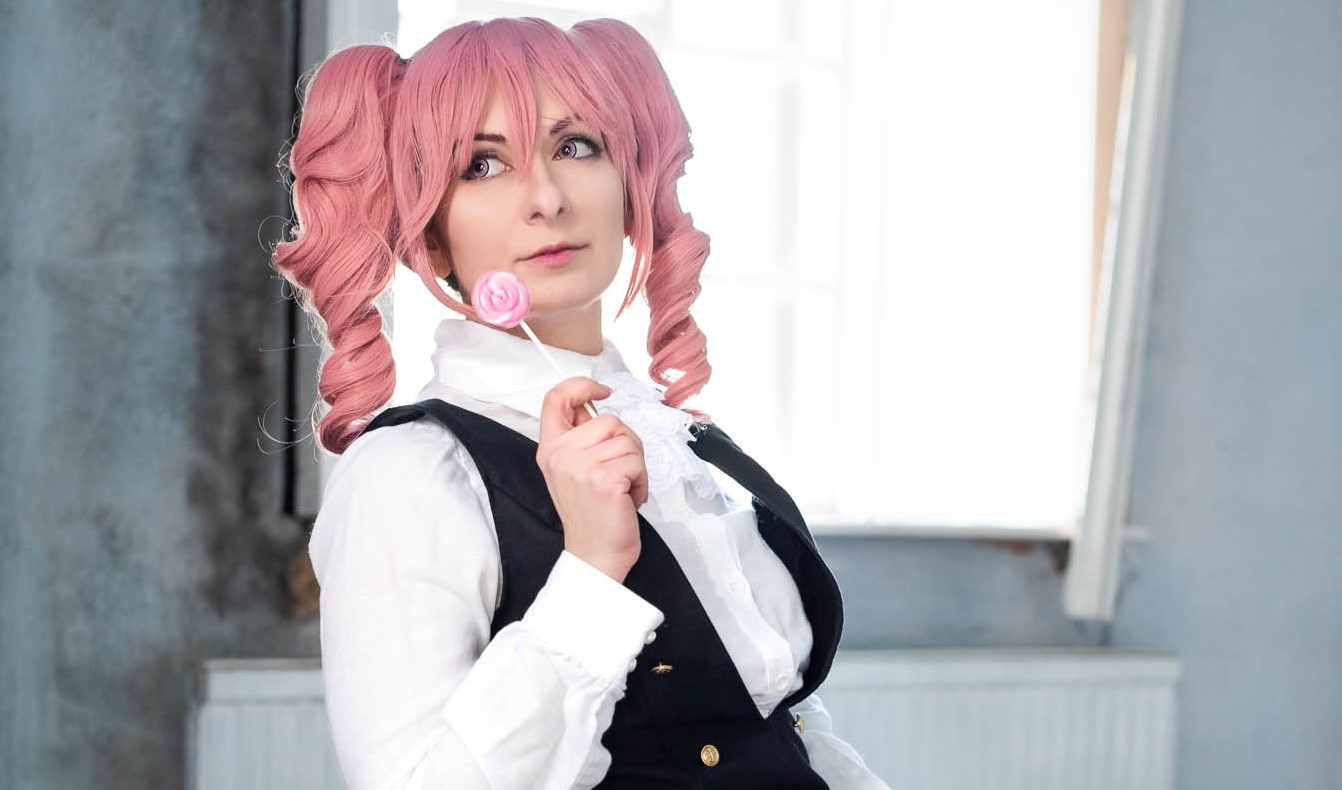 karuta roromiya cosplay